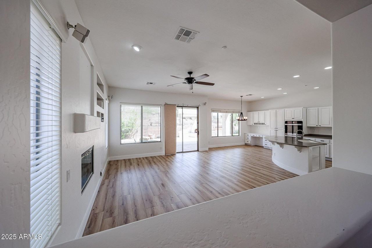 41735 N Maidstone Ct - Photo 7 of 50