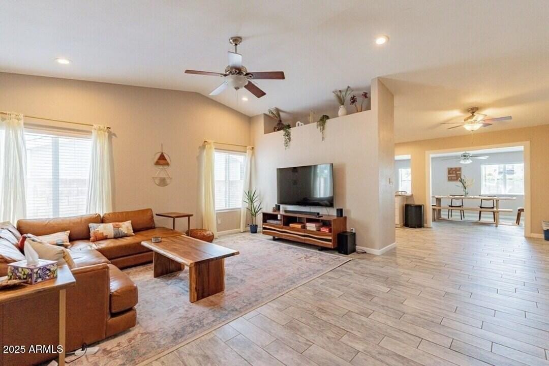 6813 E Grandview Dr - Photo 7 of 50