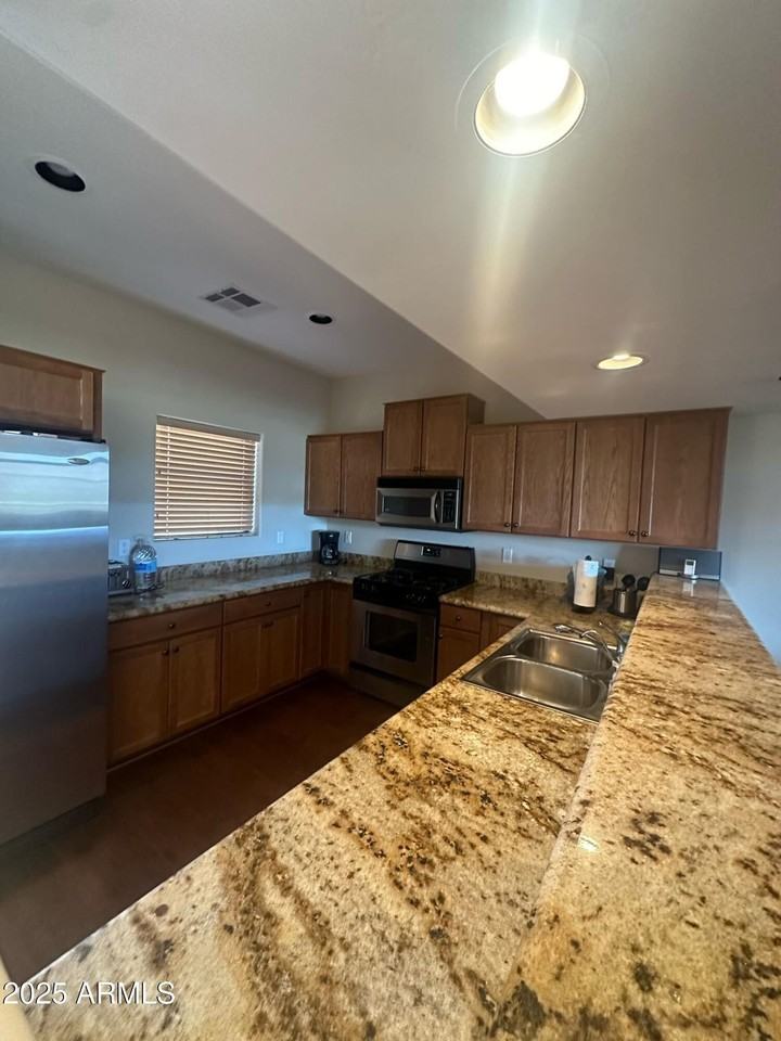 805 North Grapevine Circle - Photo 4 of 42