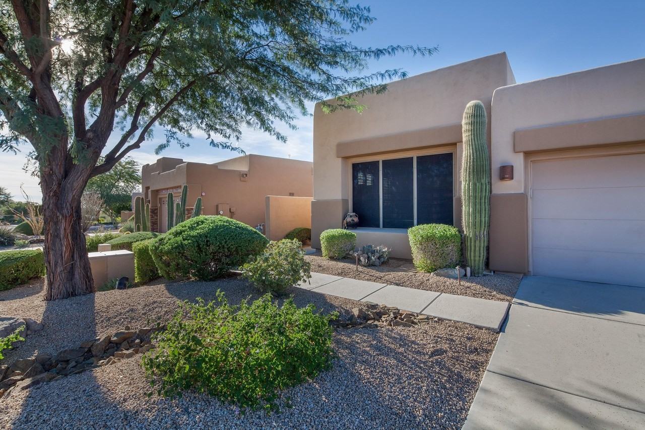 9562 East Chuckwagon Lane - Photo 3 of 43