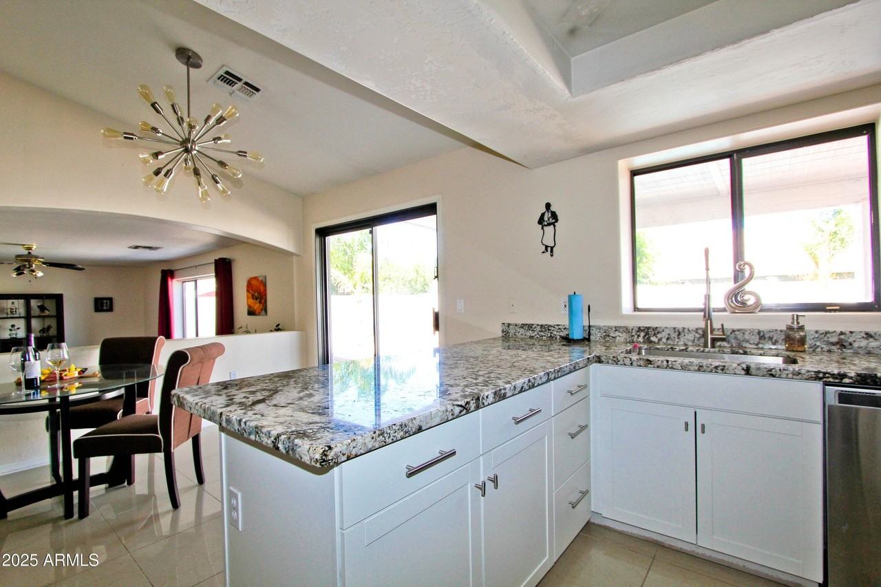 801 North Harris Drive - Photo 2 of 6