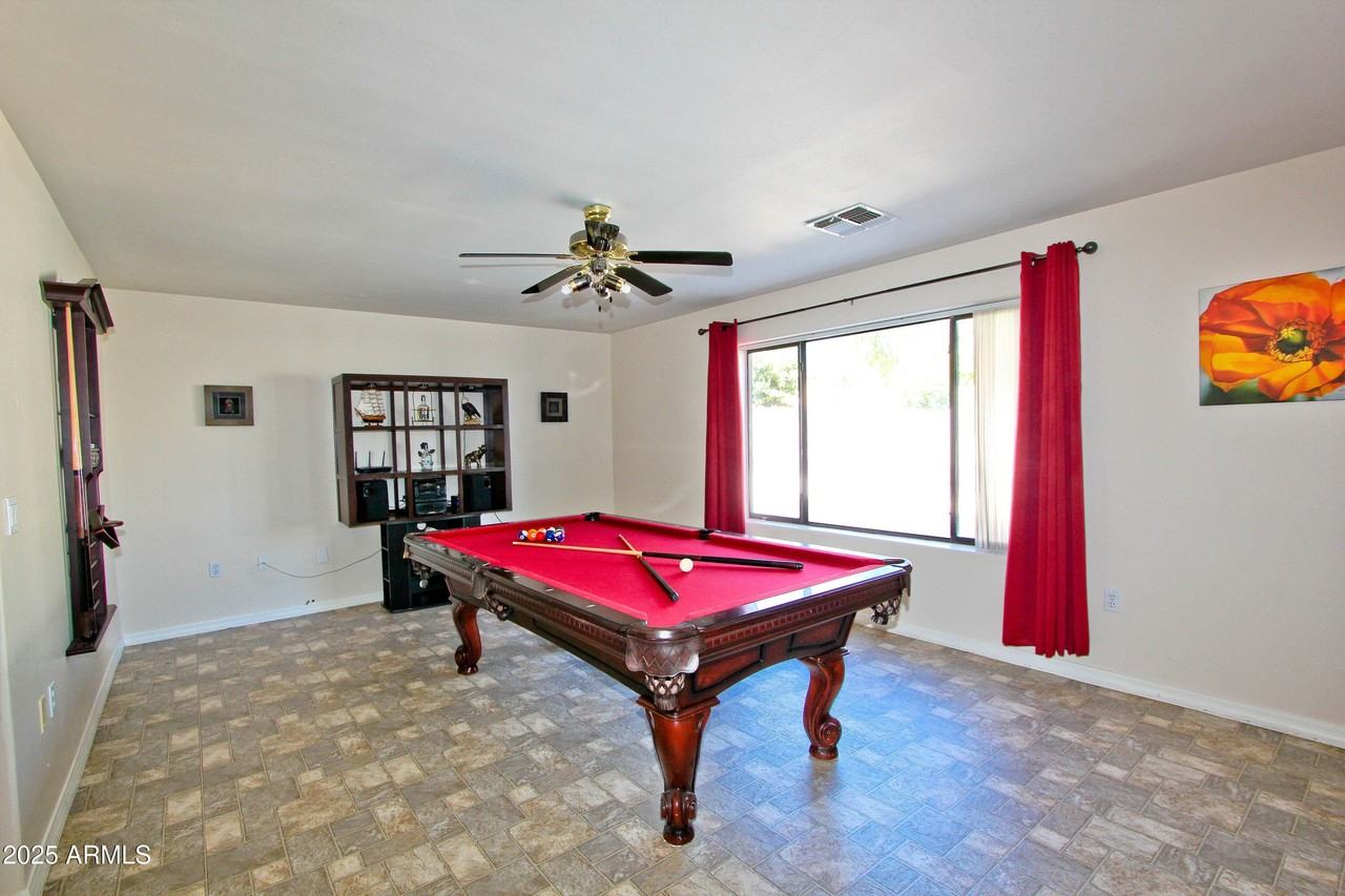 801 North Harris Drive - Photo 3 of 6