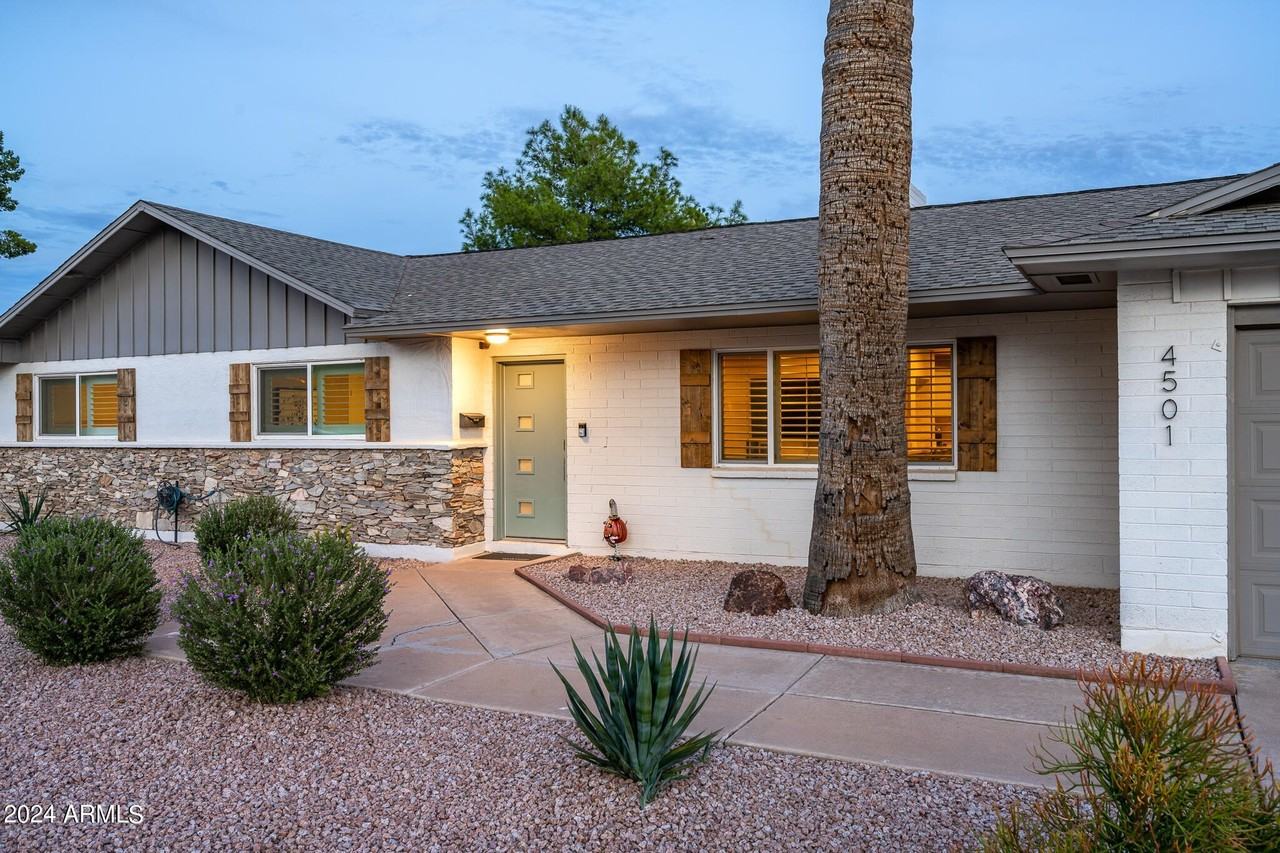 4501 86th Place - Photo 2 of 38