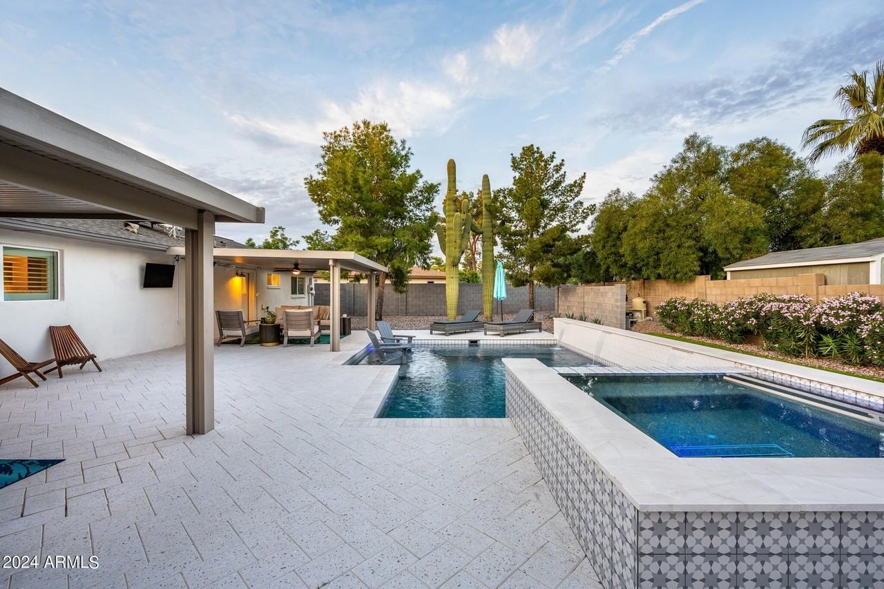 4501 86th Place - Photo 3 of 38