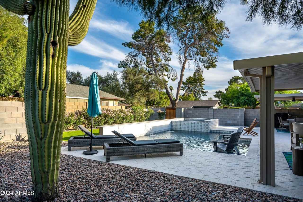 4501 86th Place - Photo 5 of 38