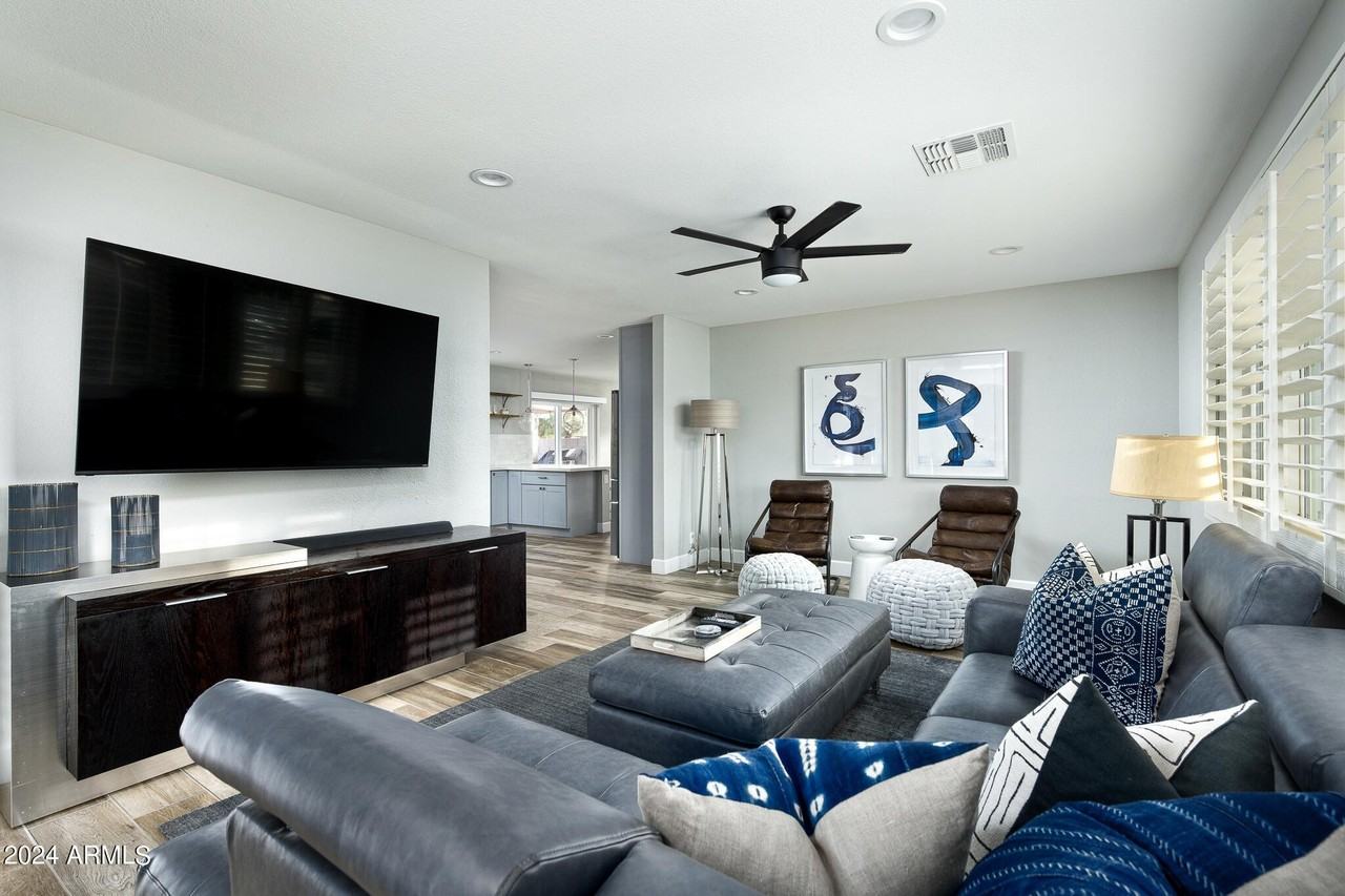 4501 86th Place - Photo 7 of 38