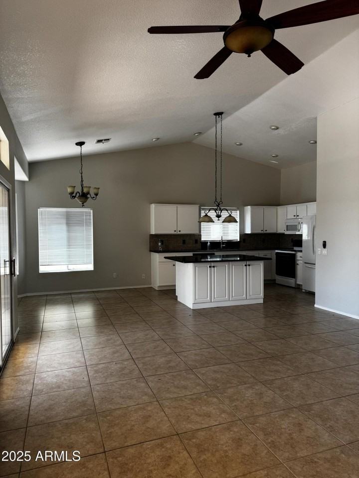 15121 West Fairmount Avenue - Photo 4 of 19