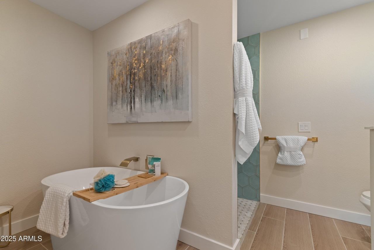 6802 North 22nd Place - Photo 4 of 49