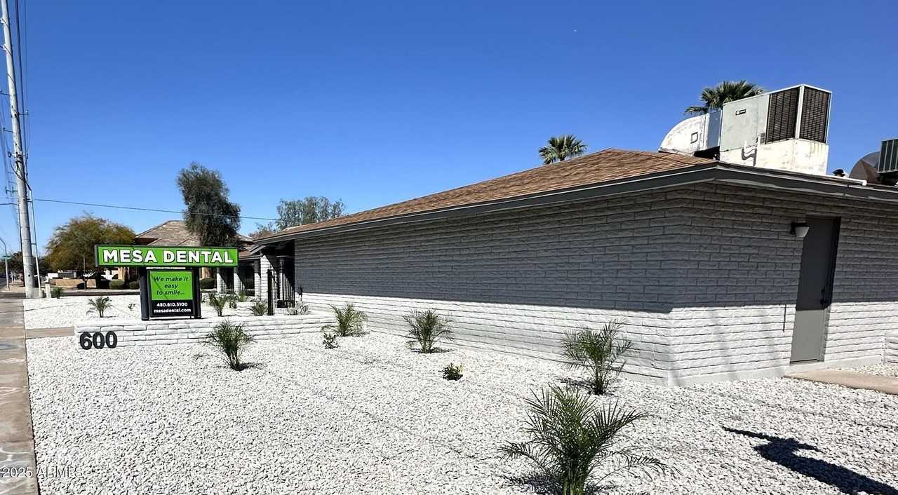 600 E University Dr - Photo 2 of 43