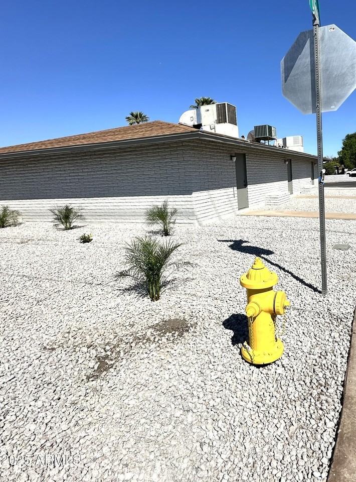 600 E University Dr - Photo 5 of 43