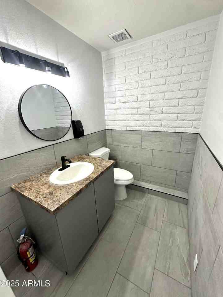 600 E University Dr - Photo 7 of 43