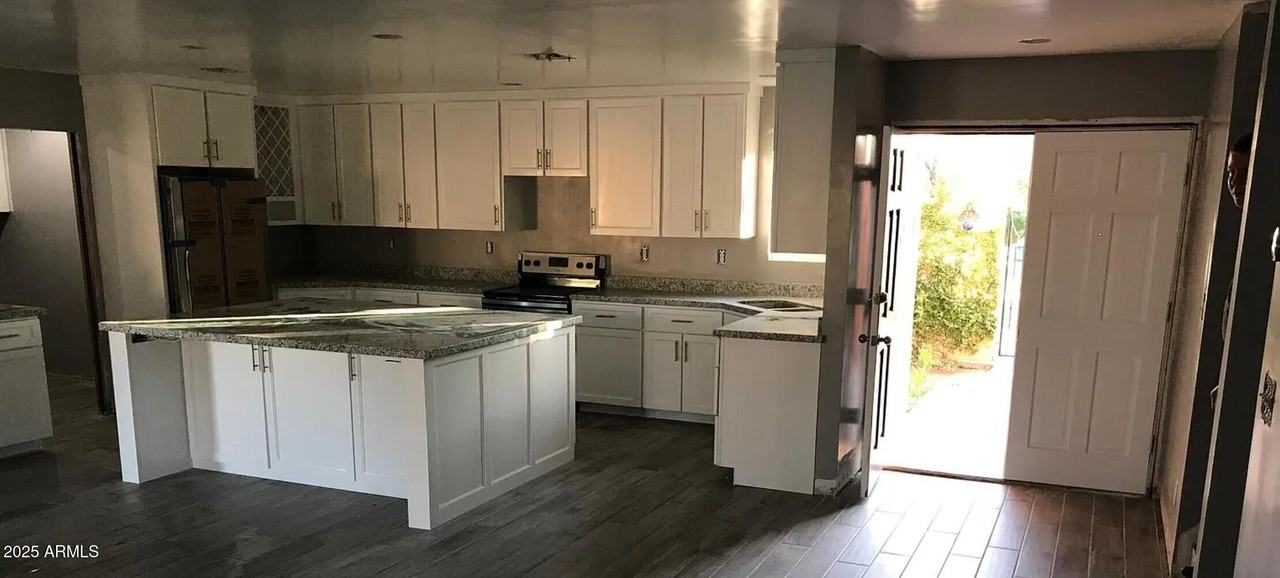 4311 W Sandra Cir - Photo 2 of 19