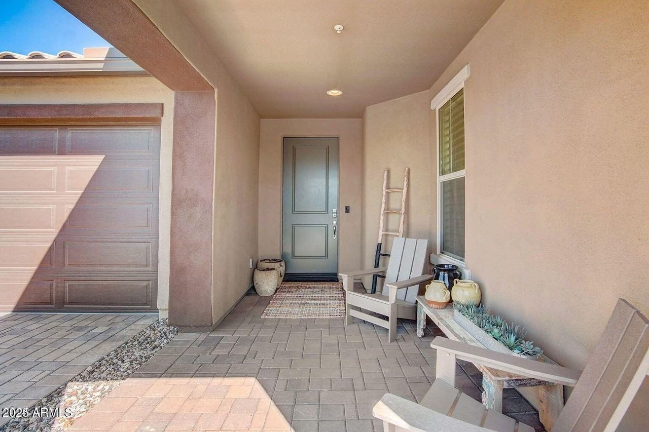 13294 West Palo Brea Lane - Photo 3 of 21