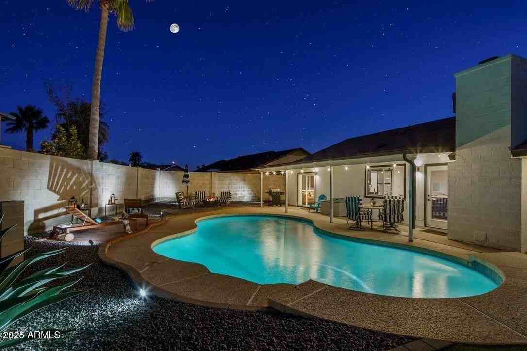 4526 East Paradise Lane - Photo 6 of 48