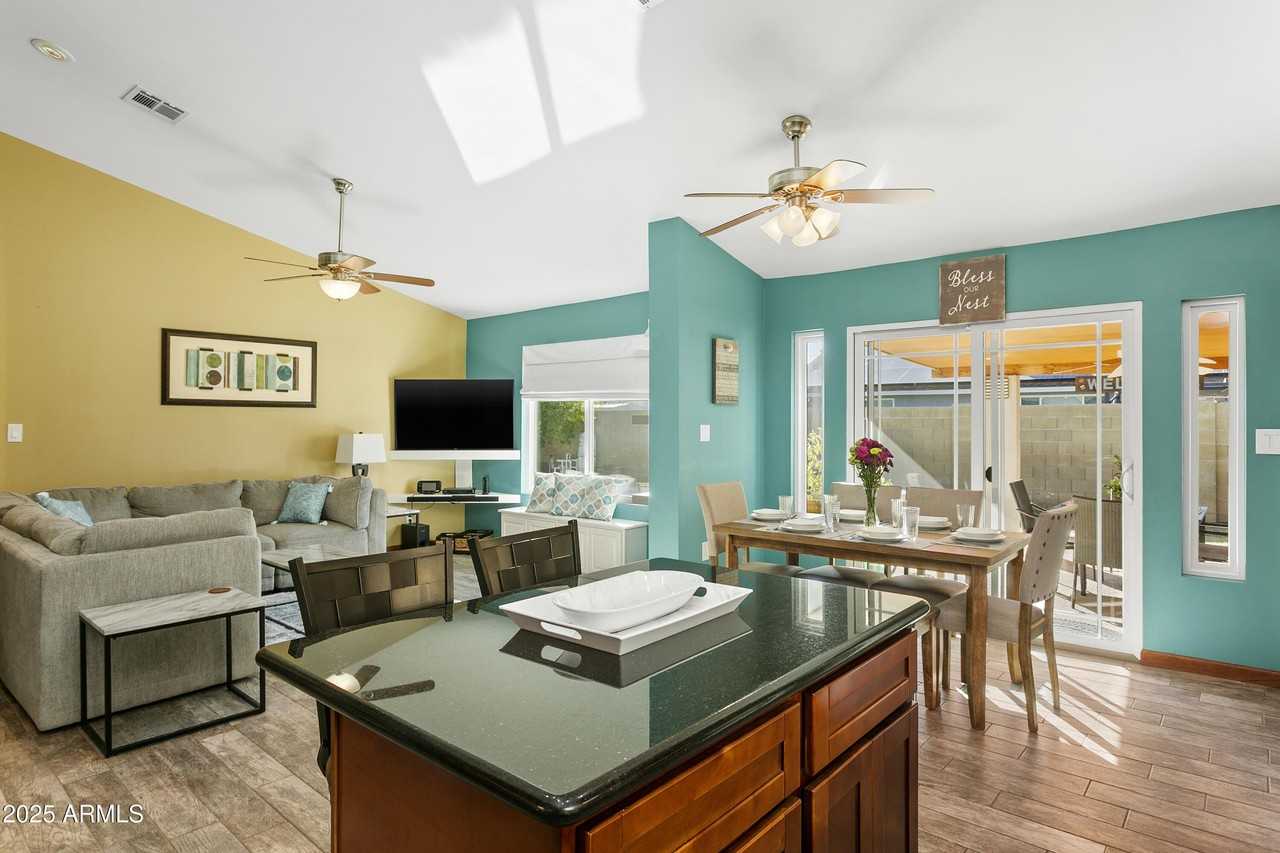 2707 East Louise Drive - Photo 7 of 25