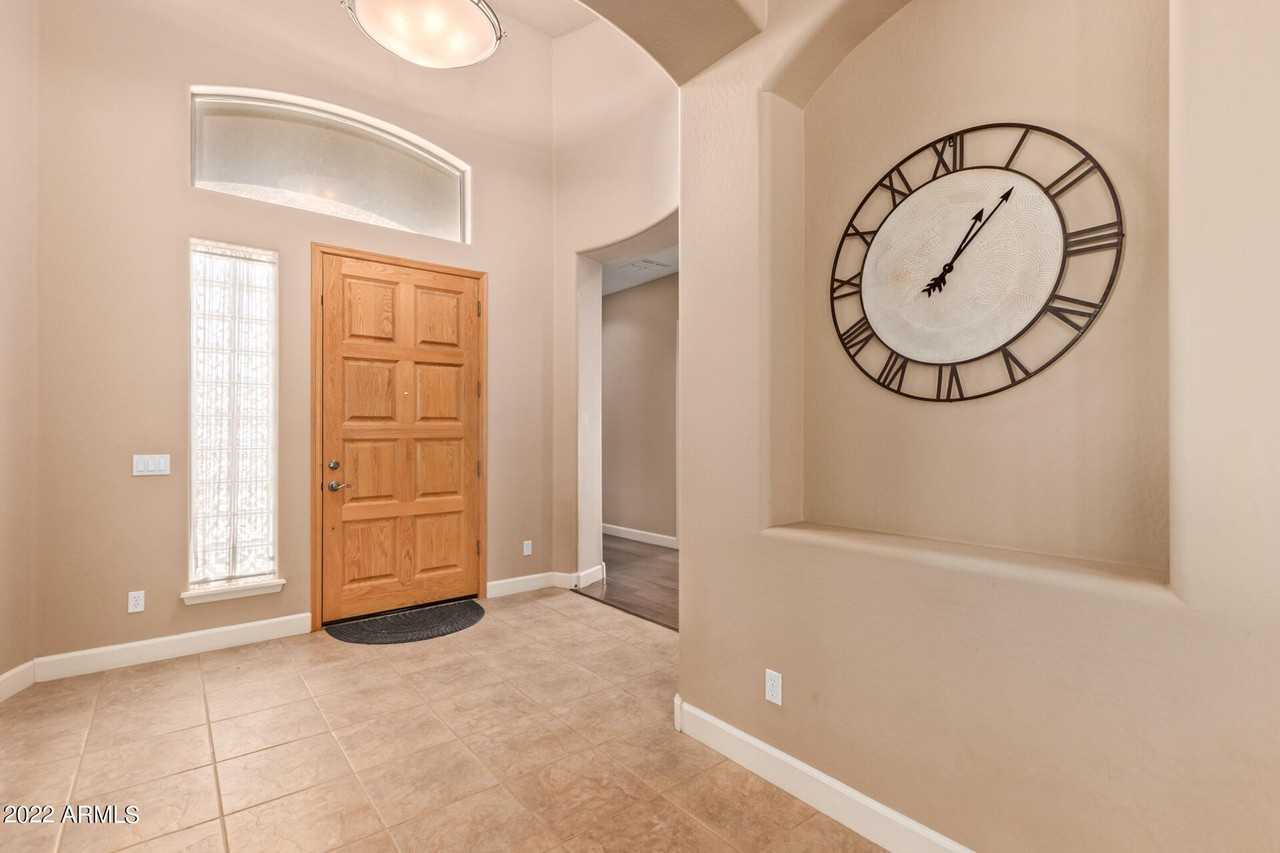 12706 S 176th Ln - Photo 5 of 45