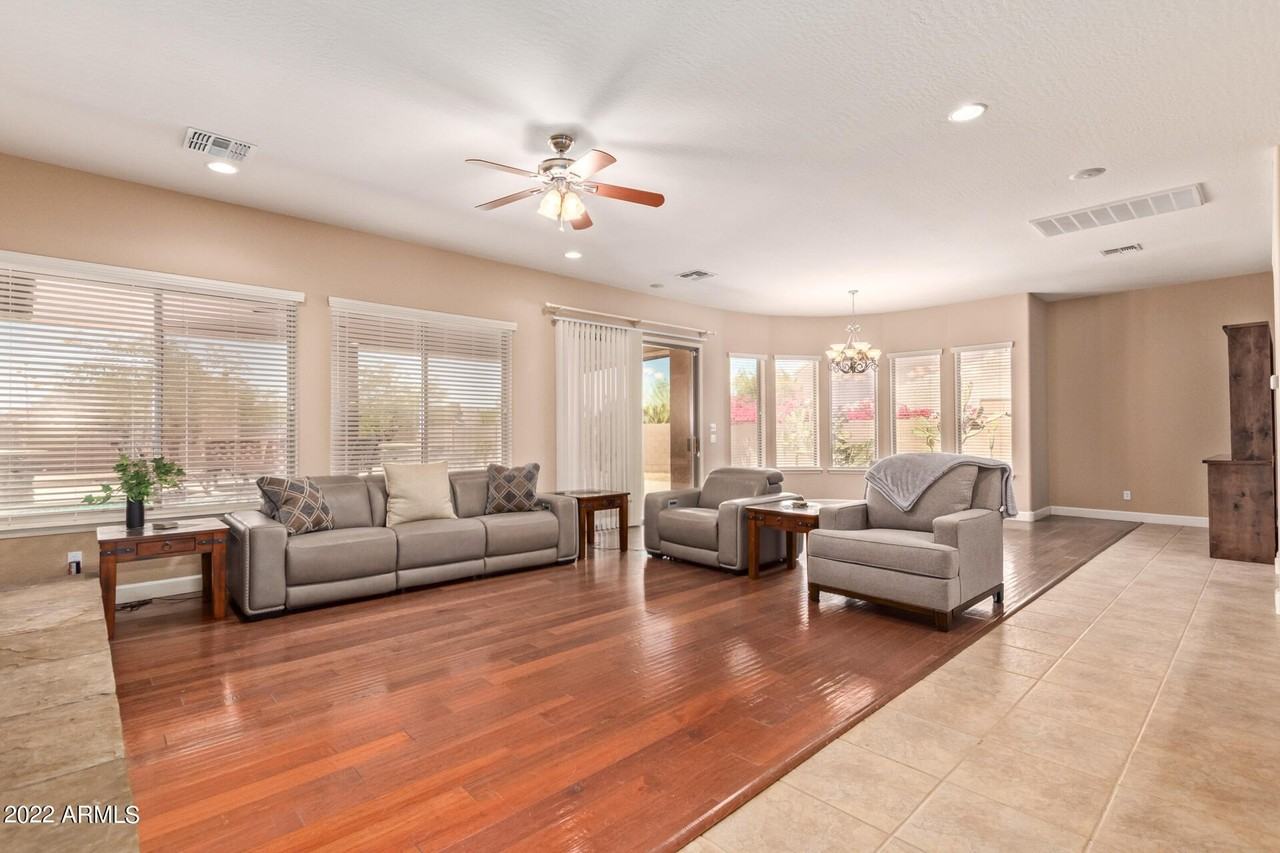 12706 S 176th Ln - Photo 6 of 45