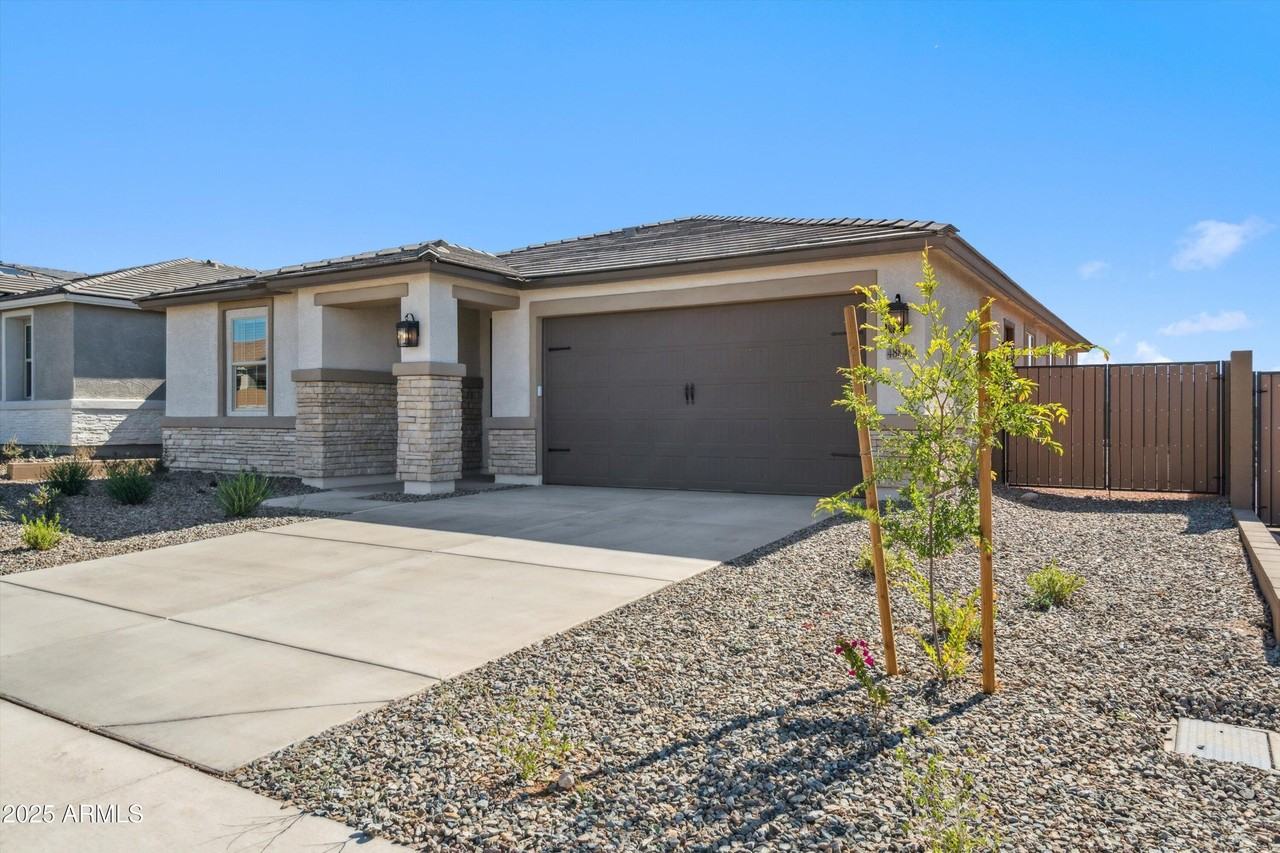 48845 East Lula Street - Photo 3 of 26