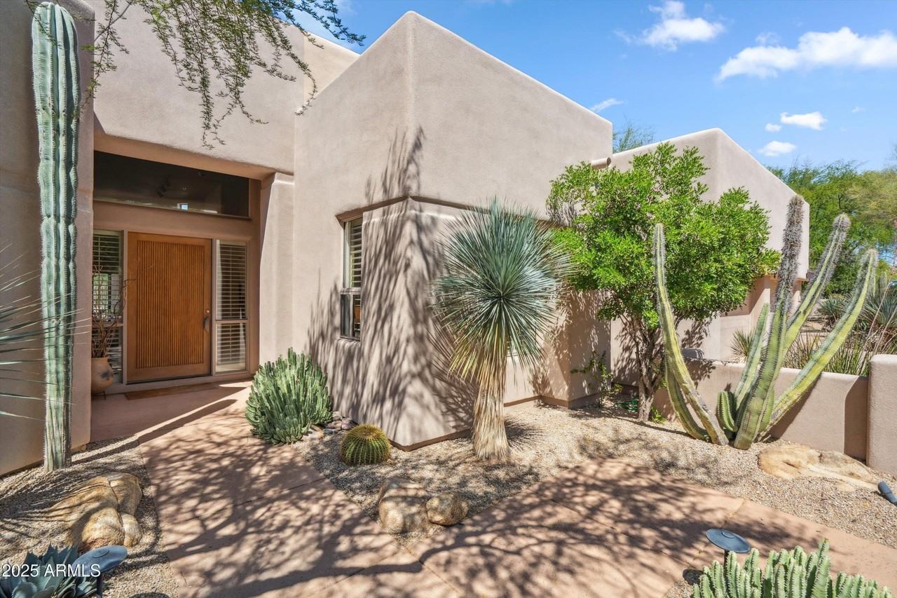 7466 High Point Drive - Photo 3 of 38