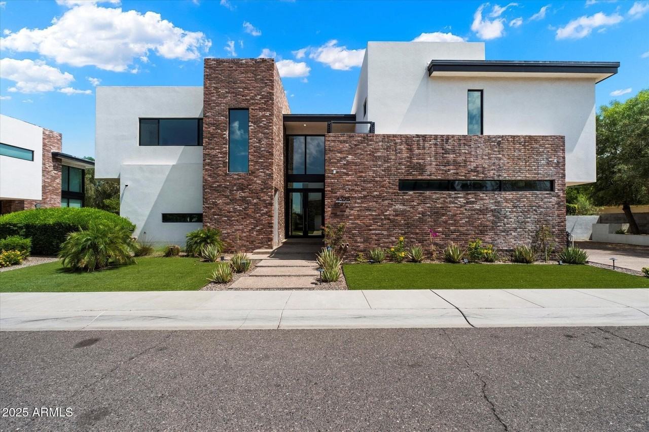 4525 North 36th Way - Photo 2 of 40