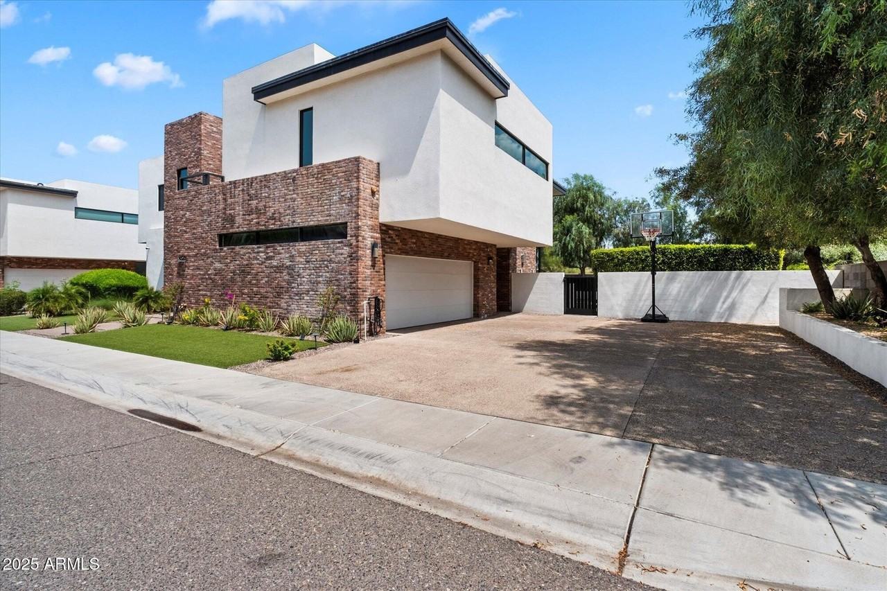 4525 North 36th Way - Photo 3 of 40