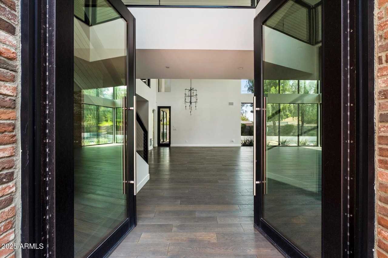 4525 North 36th Way - Photo 4 of 40