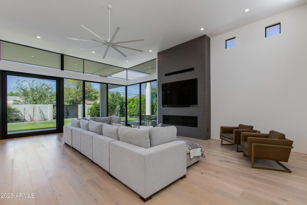 4002 E Avalon Dr - Photo 3 of 24