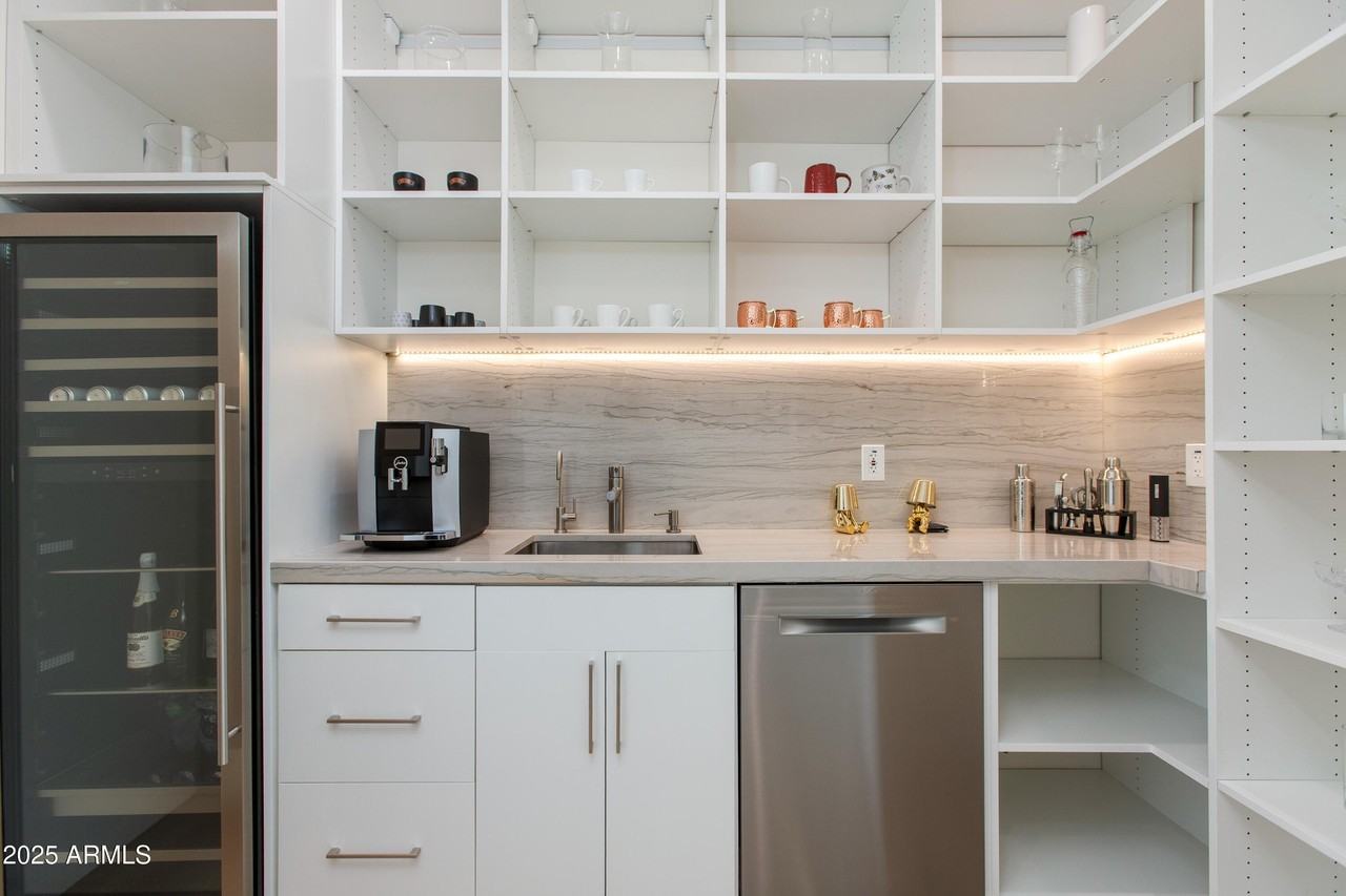 4002 E Avalon Dr - Photo 5 of 24