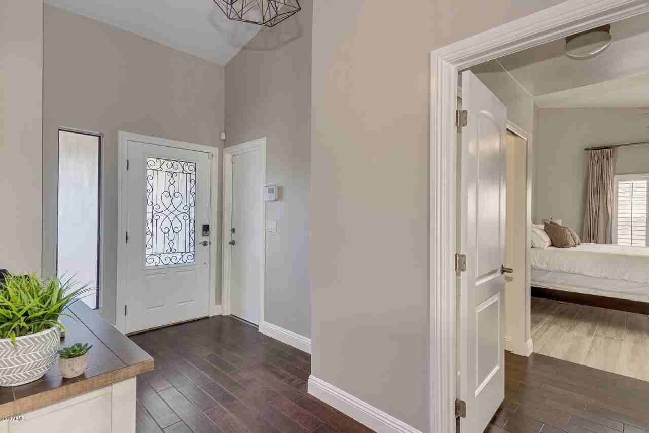 6218 E Waltann Ln - Photo 2 of 19