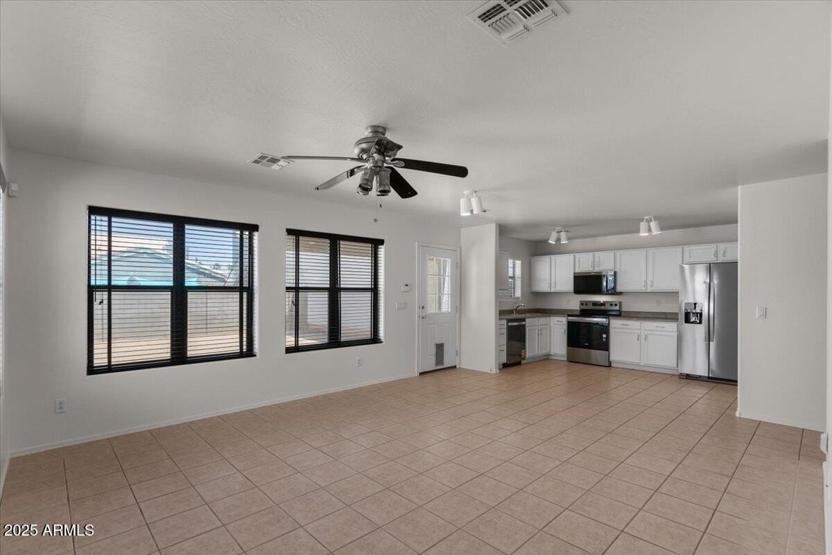 2730 East Cambridge Avenue - Photo 5 of 35