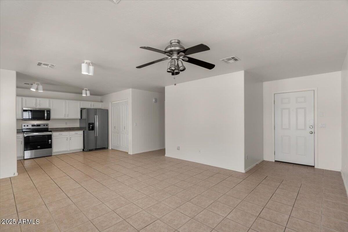 2730 East Cambridge Avenue - Photo 6 of 35