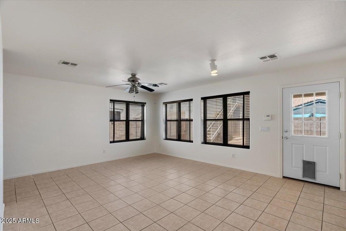 2730 East Cambridge Avenue - Photo 7 of 35