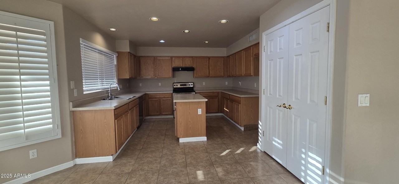 1776 S 156th Ln - Photo 5 of 22