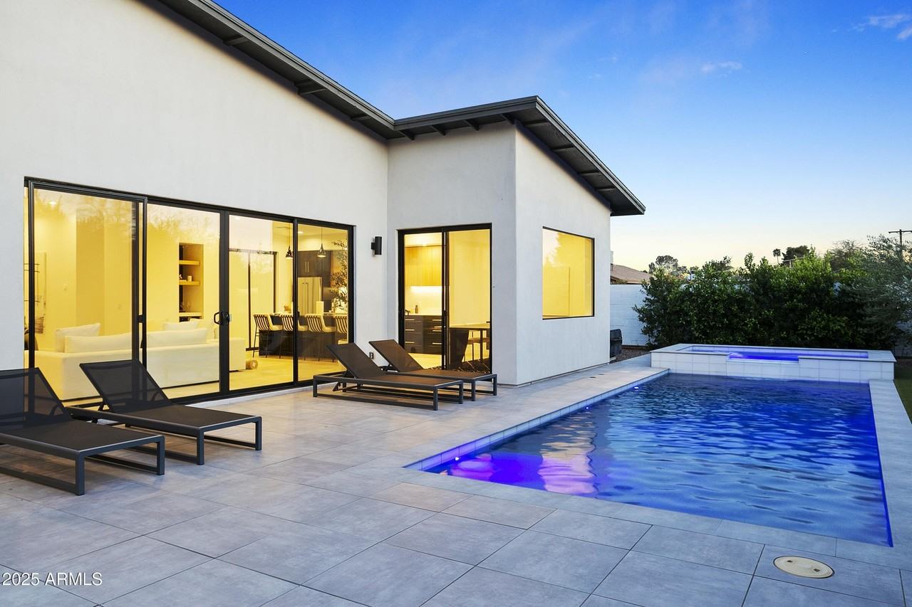 4002 North 33rd Place - Photo 2 of 50