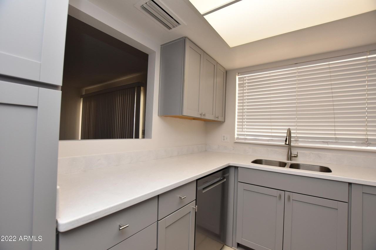 5301 S Mitchell Dr - Photo 6 of 21