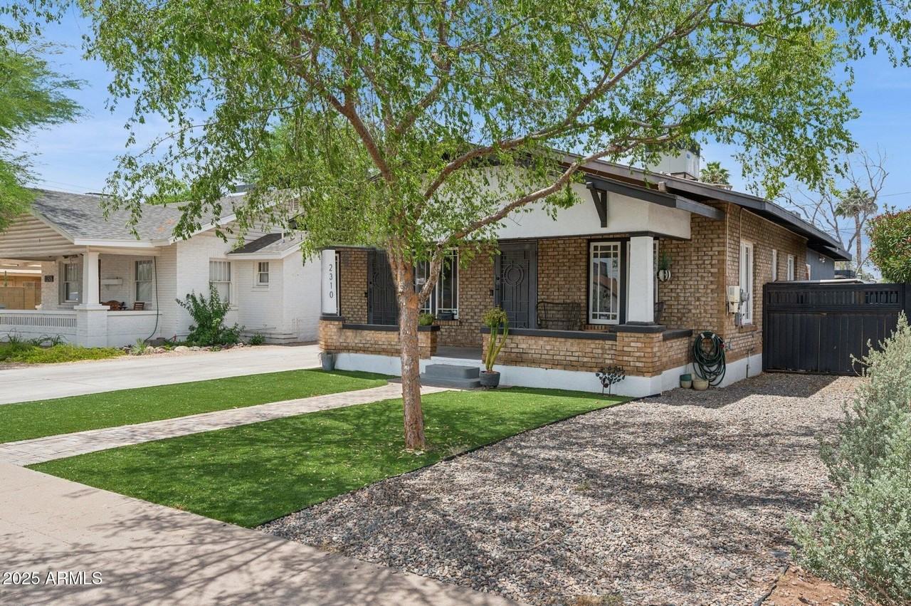 2310 N 11th St - Photo 3 of 32