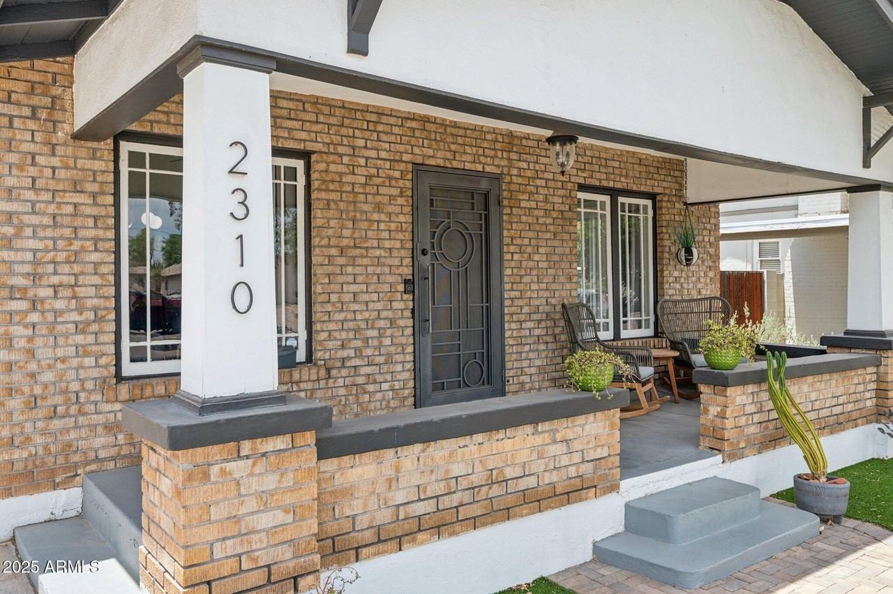 2310 N 11th St - Photo 4 of 32