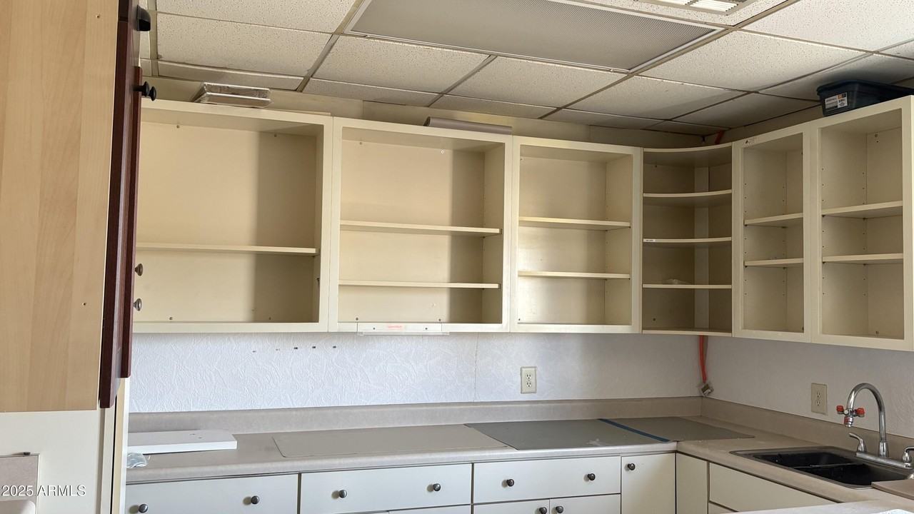 8233 W Indian School Rd - Photo 5 of 18