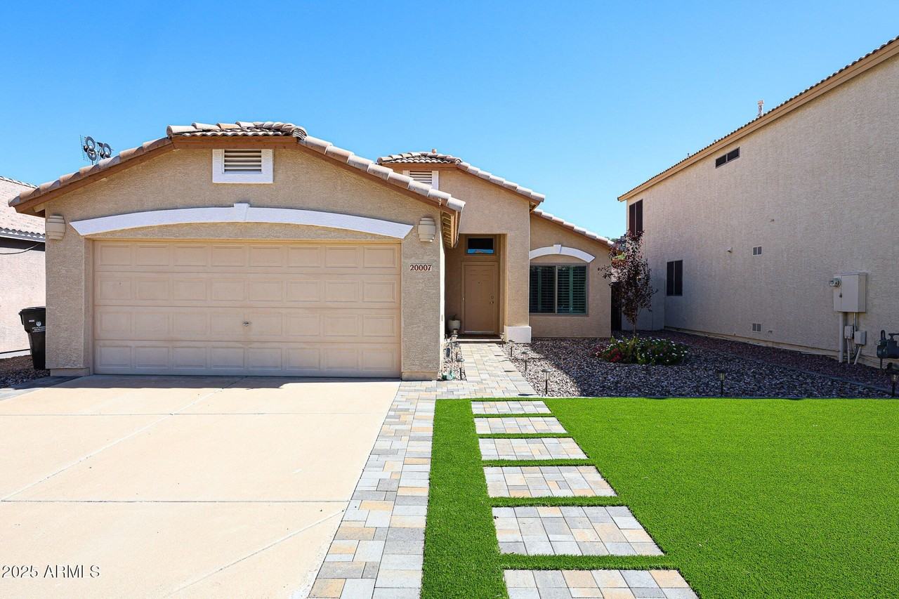 20007 N 20th Way - Photo 2 of 30