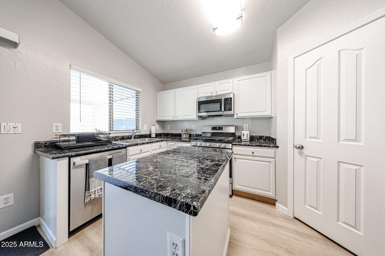 20007 N 20th Way - Photo 7 of 30