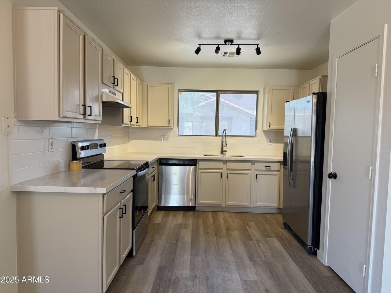 2358 Peachtree Drive - Photo 7 of 30