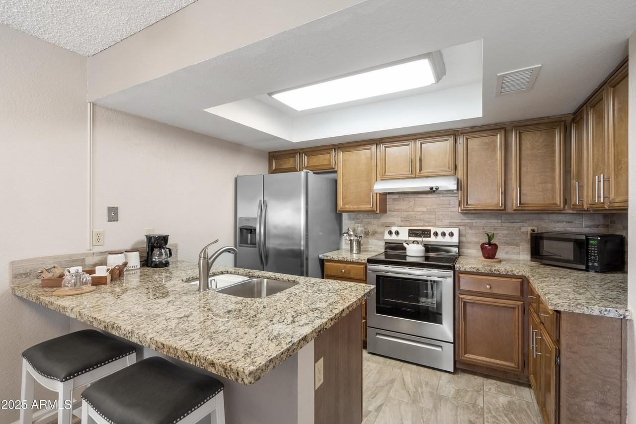 719 East Lola Drive - Photo 3 of 19