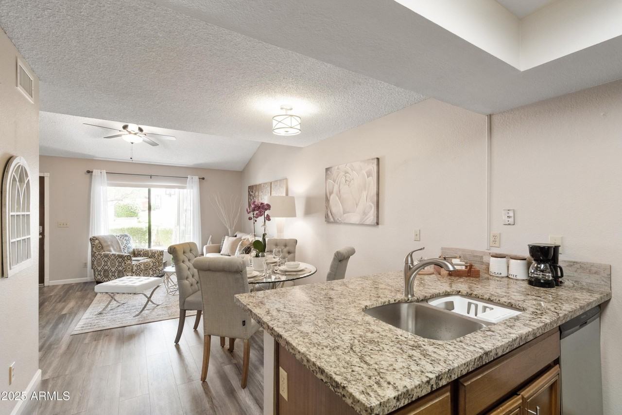 719 East Lola Drive - Photo 4 of 19