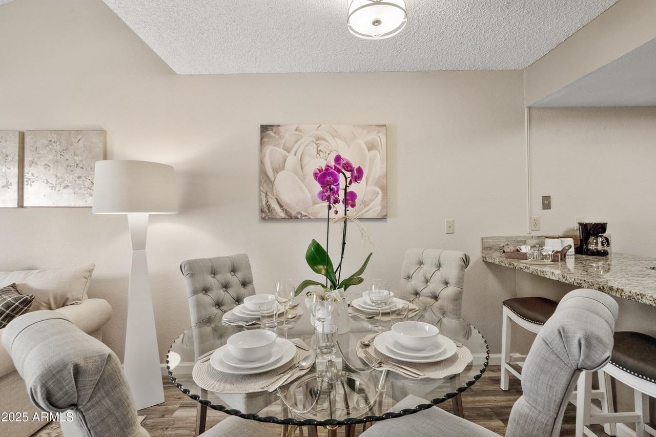 719 East Lola Drive - Photo 5 of 19