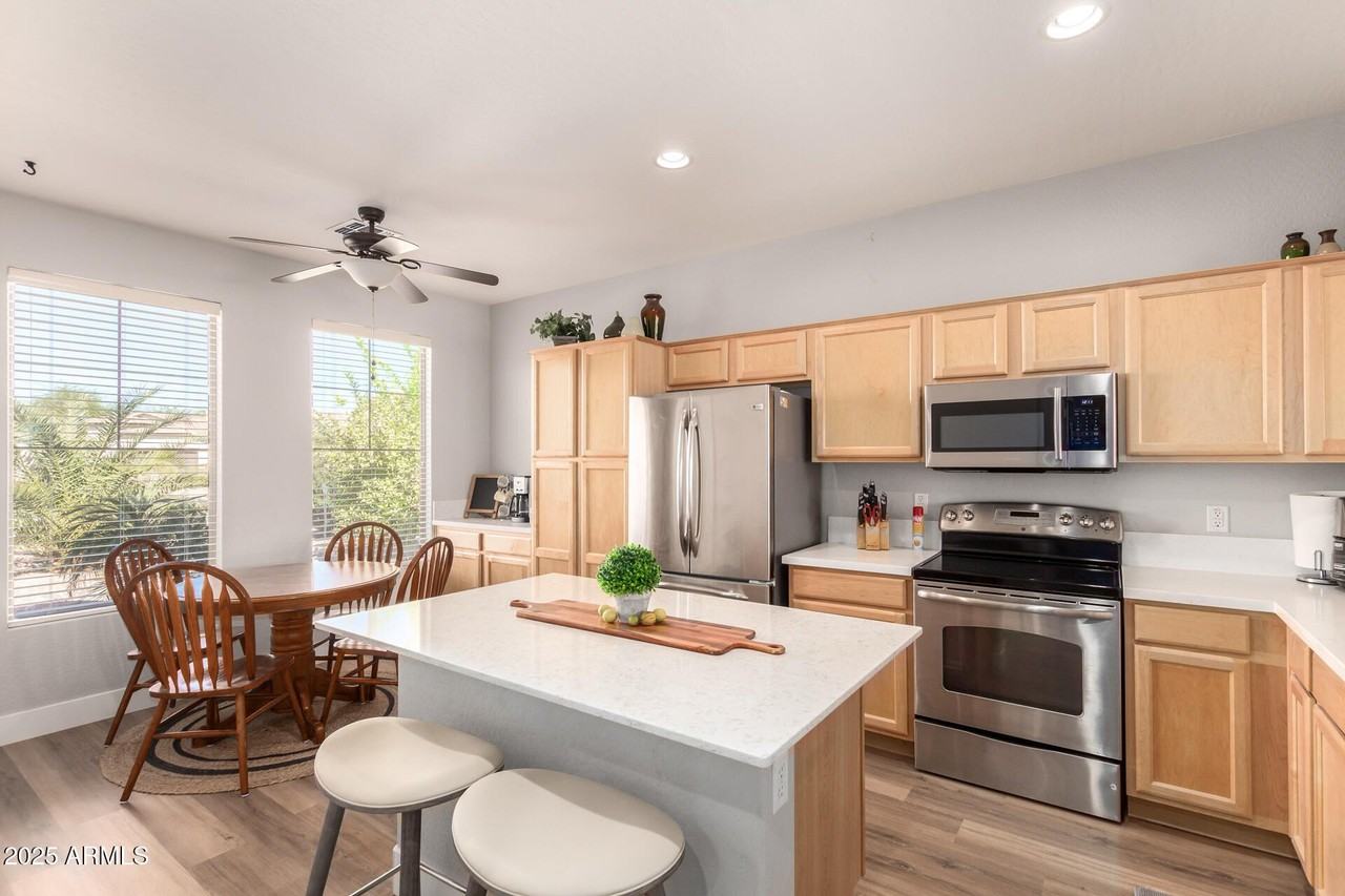 3725 Meadowview Drive - Photo 7 of 27