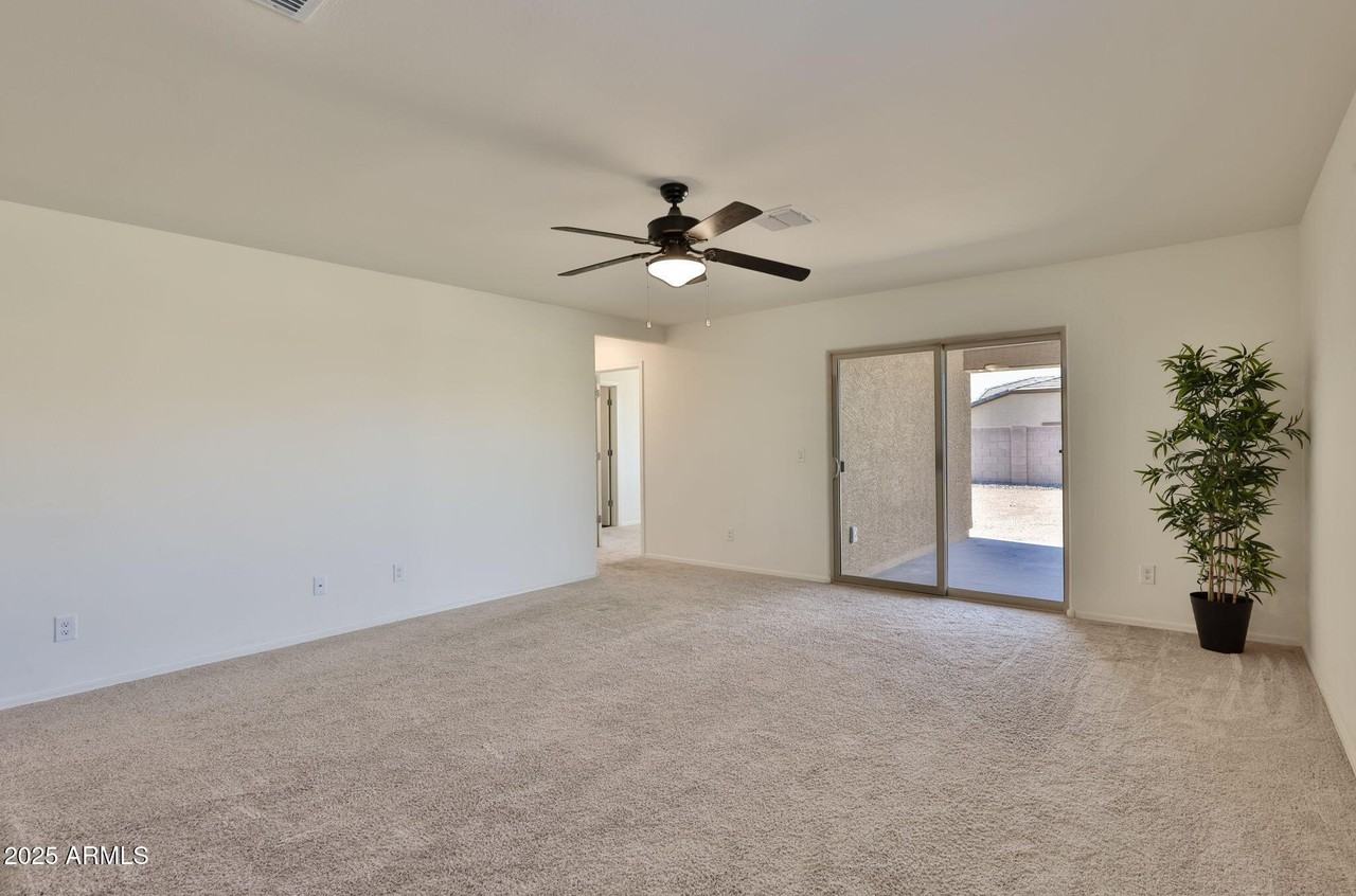 25847 West Winston Drive - Photo 6 of 40