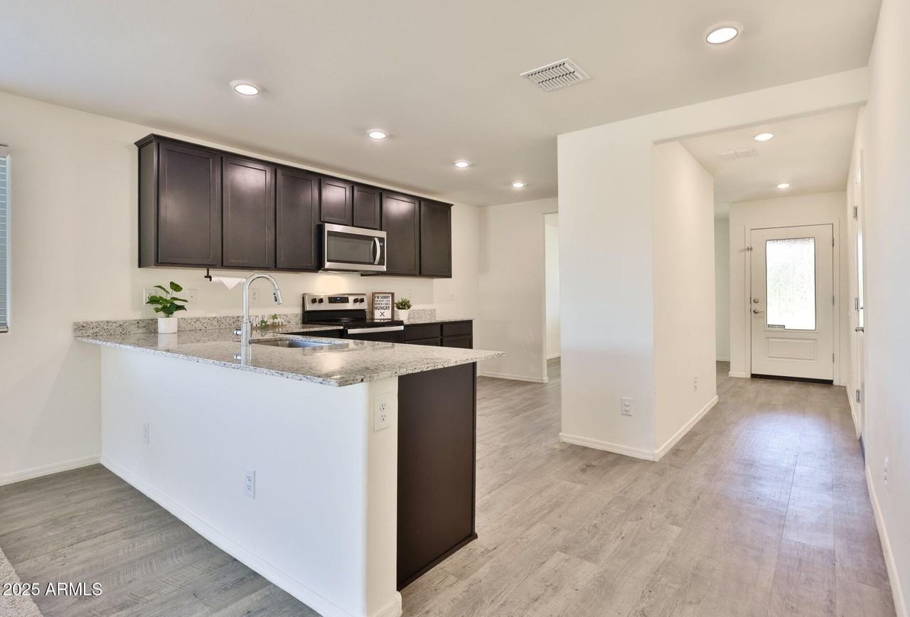 25847 West Winston Drive - Photo 7 of 40