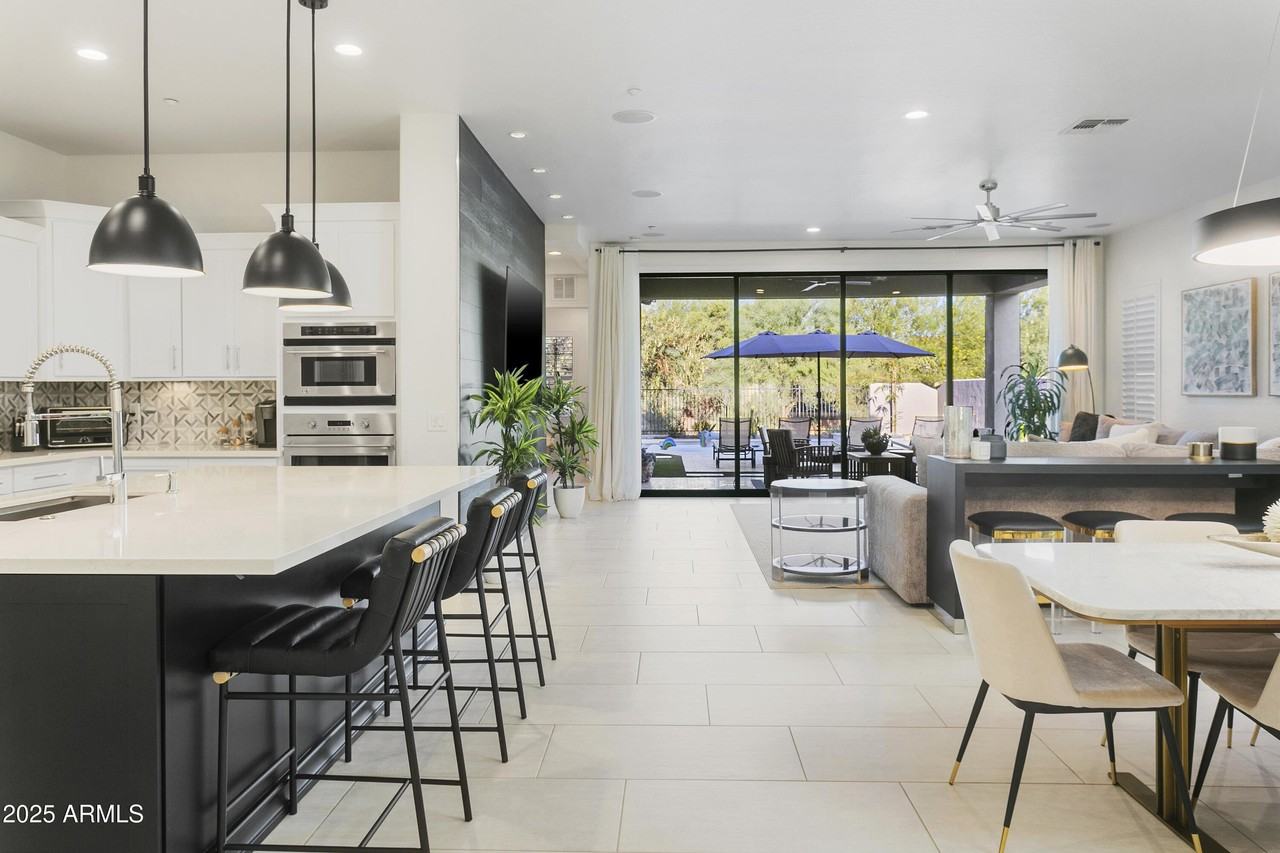 17725 N 93rd St - Photo 5 of 26