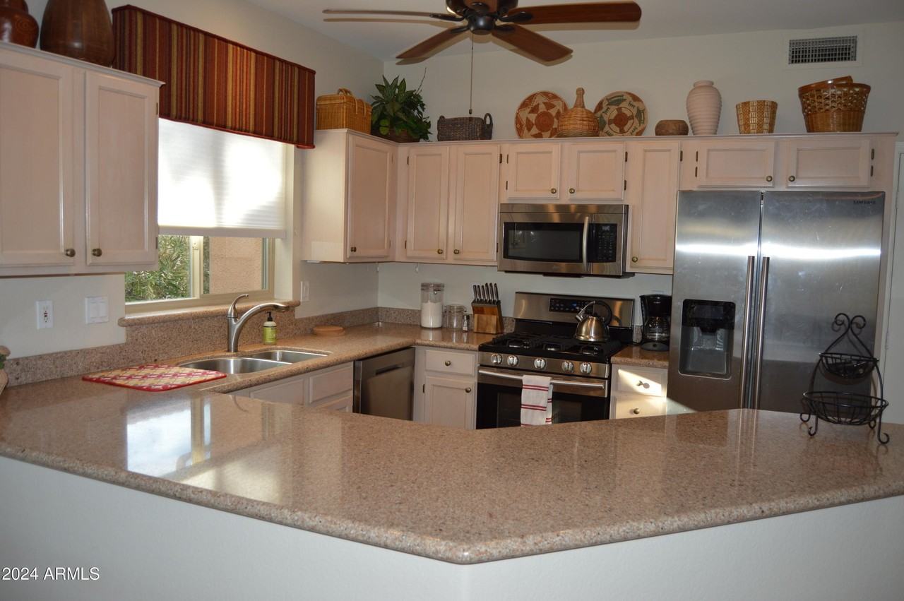 15621 West Heritage Drive - Photo 6 of 16