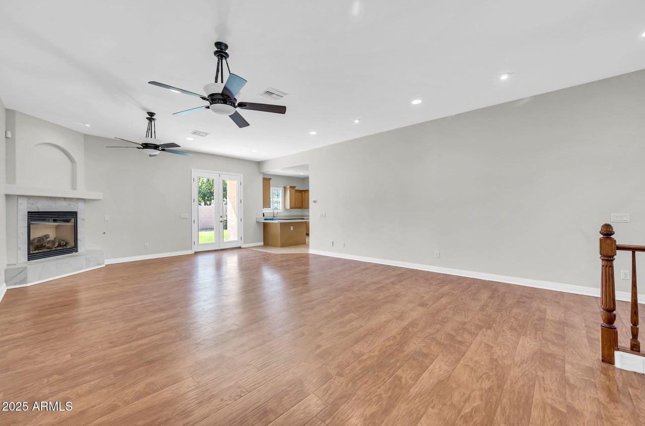 4213 East Edgemont Avenue - Photo 6 of 32